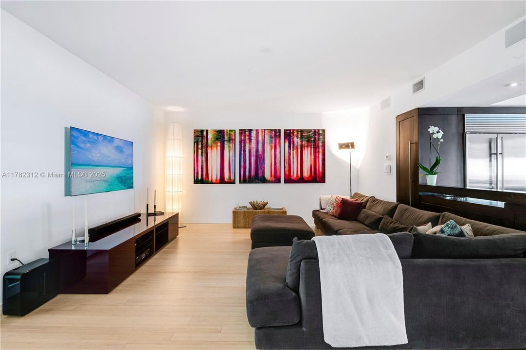 Vendido Recientemente: $19,000,000 (5 camas, 6 baños, 5226 Pies cuadrados)