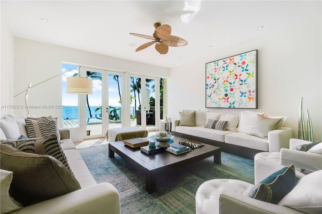 Vendido Recientemente: $19,000,000 (5 camas, 6 baños, 5226 Pies cuadrados)