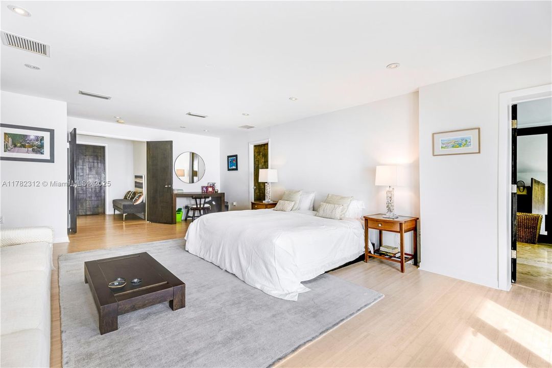 Vendido Recientemente: $19,000,000 (5 camas, 6 baños, 5226 Pies cuadrados)