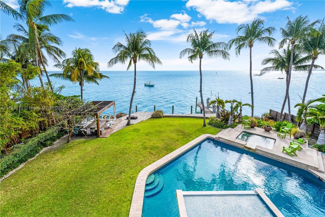 Vendido Recientemente: $19,000,000 (5 camas, 6 baños, 5226 Pies cuadrados)