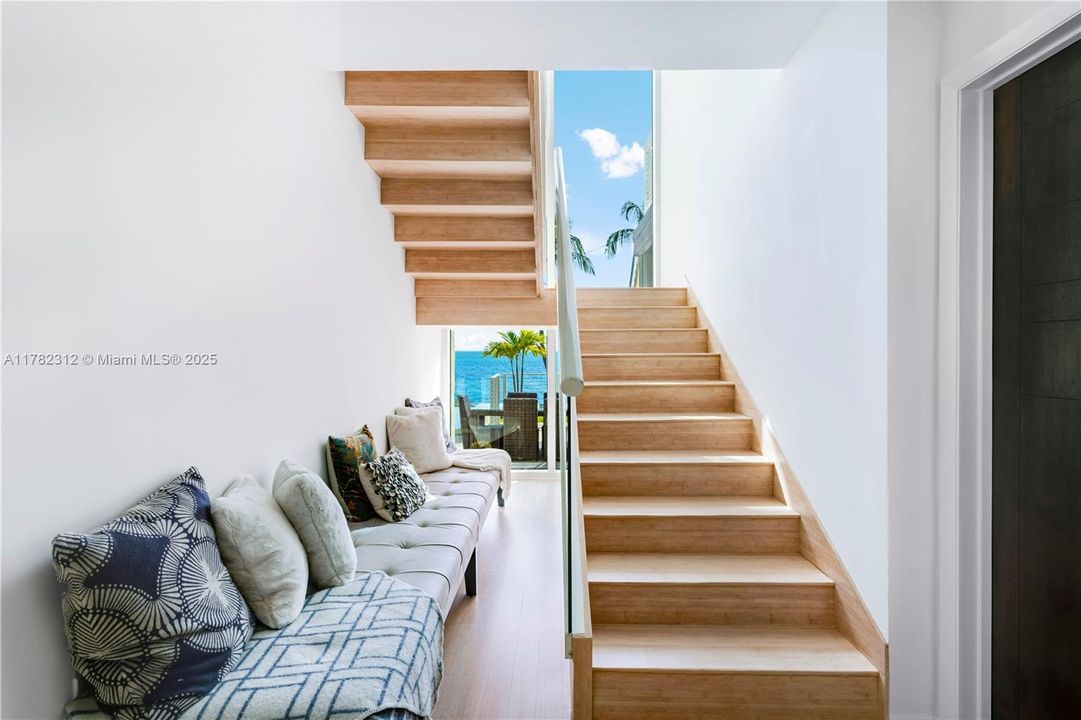 Vendido Recientemente: $19,000,000 (5 camas, 6 baños, 5226 Pies cuadrados)