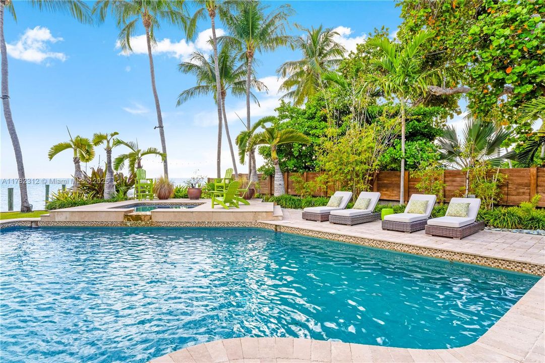 Vendido Recientemente: $19,000,000 (5 camas, 6 baños, 5226 Pies cuadrados)