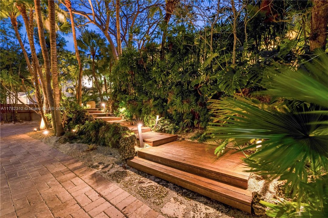 Vendido Recientemente: $19,000,000 (5 camas, 6 baños, 5226 Pies cuadrados)