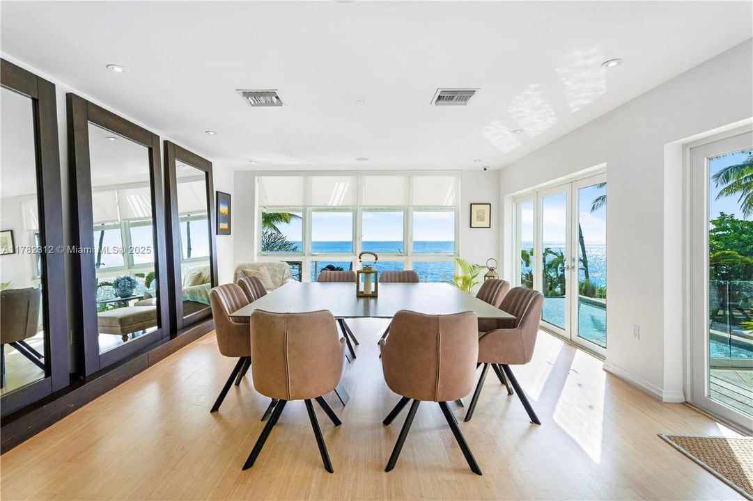 Vendido Recientemente: $19,000,000 (5 camas, 6 baños, 5226 Pies cuadrados)