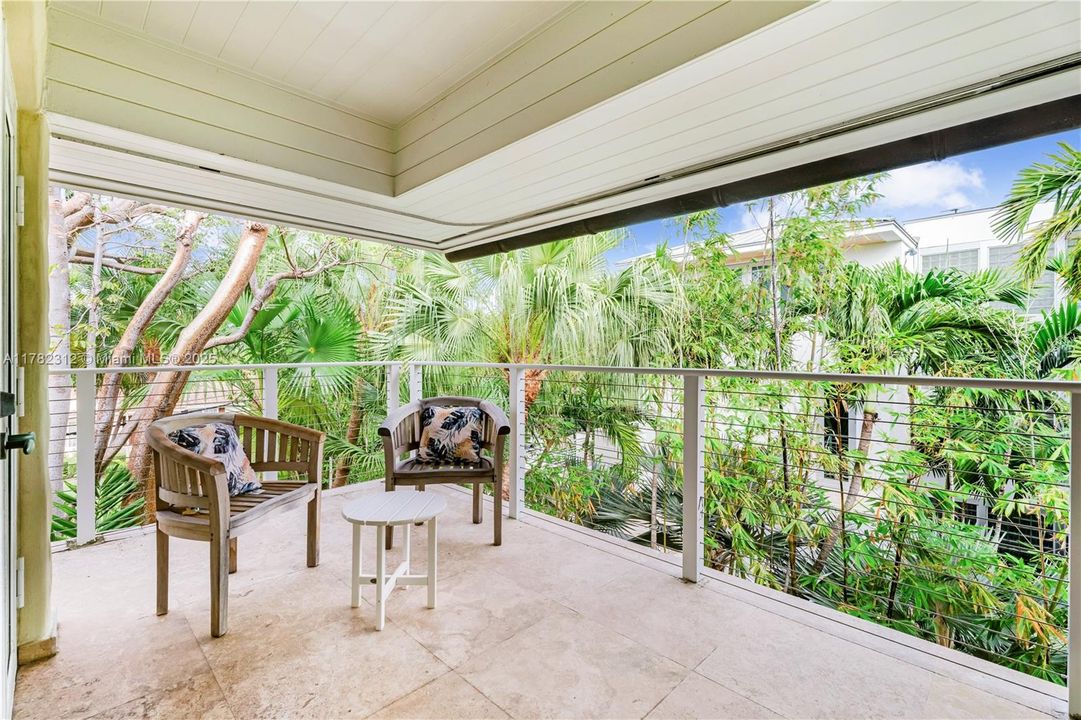 Vendido Recientemente: $19,000,000 (5 camas, 6 baños, 5226 Pies cuadrados)