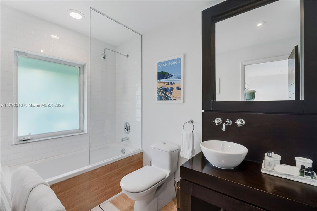 Vendido Recientemente: $19,000,000 (5 camas, 6 baños, 5226 Pies cuadrados)