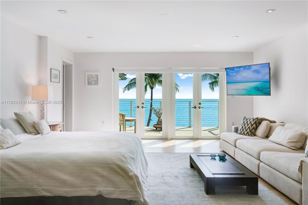 Vendido Recientemente: $19,000,000 (5 camas, 6 baños, 5226 Pies cuadrados)