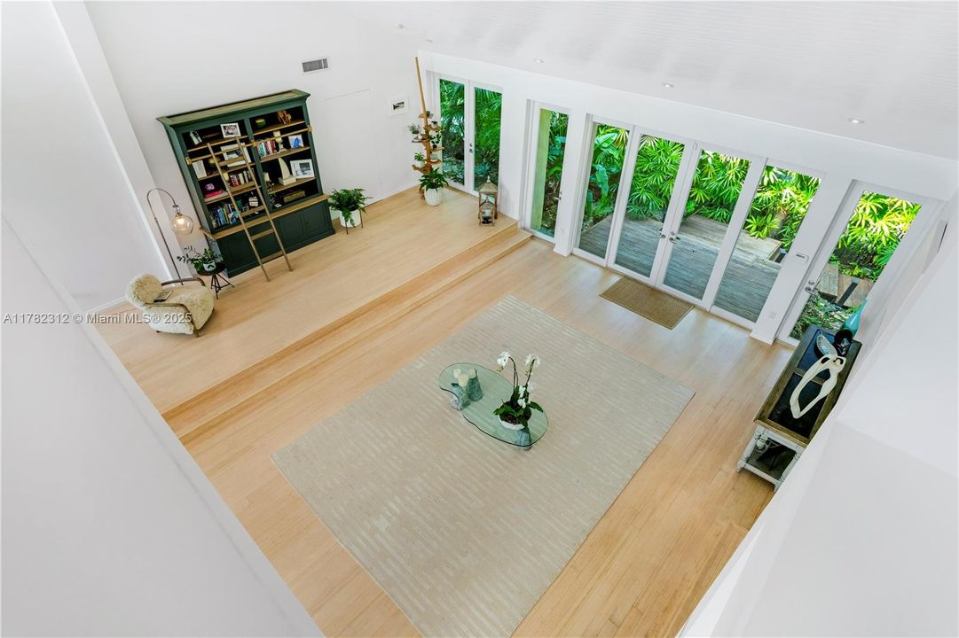 Vendido Recientemente: $19,000,000 (5 camas, 6 baños, 5226 Pies cuadrados)