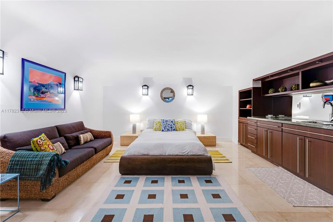 Vendido Recientemente: $19,000,000 (5 camas, 6 baños, 5226 Pies cuadrados)