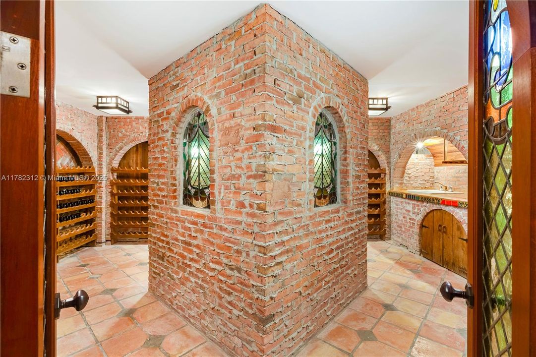 Vendido Recientemente: $19,000,000 (5 camas, 6 baños, 5226 Pies cuadrados)