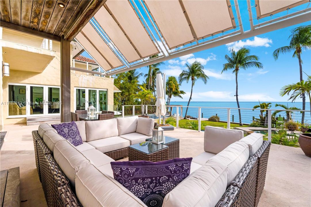 Vendido Recientemente: $19,000,000 (5 camas, 6 baños, 5226 Pies cuadrados)