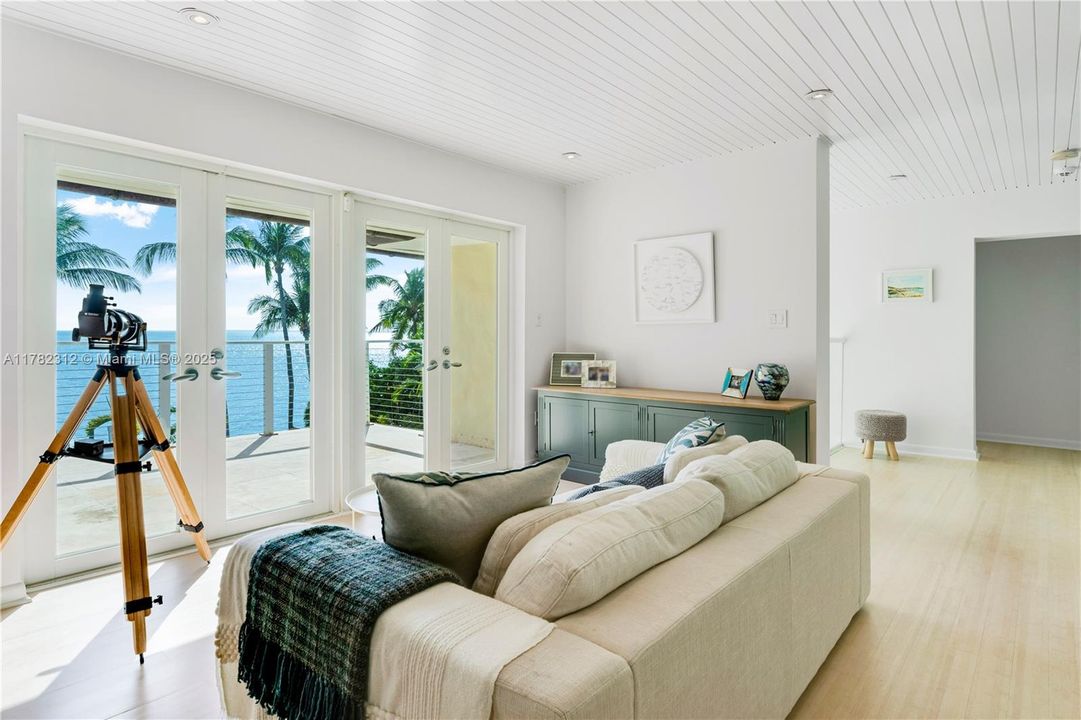 Vendido Recientemente: $19,000,000 (5 camas, 6 baños, 5226 Pies cuadrados)