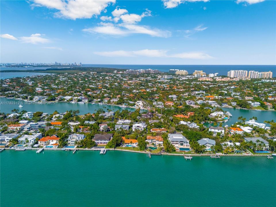 Vendido Recientemente: $19,000,000 (5 camas, 6 baños, 5226 Pies cuadrados)