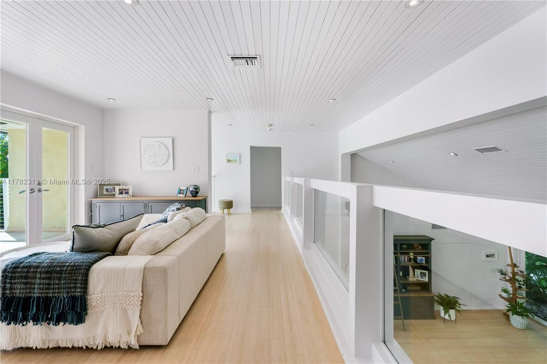 Vendido Recientemente: $19,000,000 (5 camas, 6 baños, 5226 Pies cuadrados)