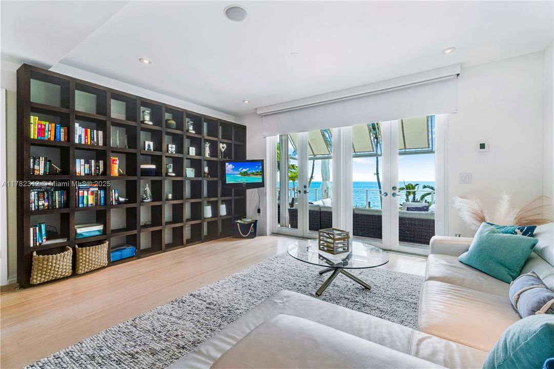 Vendido Recientemente: $19,000,000 (5 camas, 6 baños, 5226 Pies cuadrados)