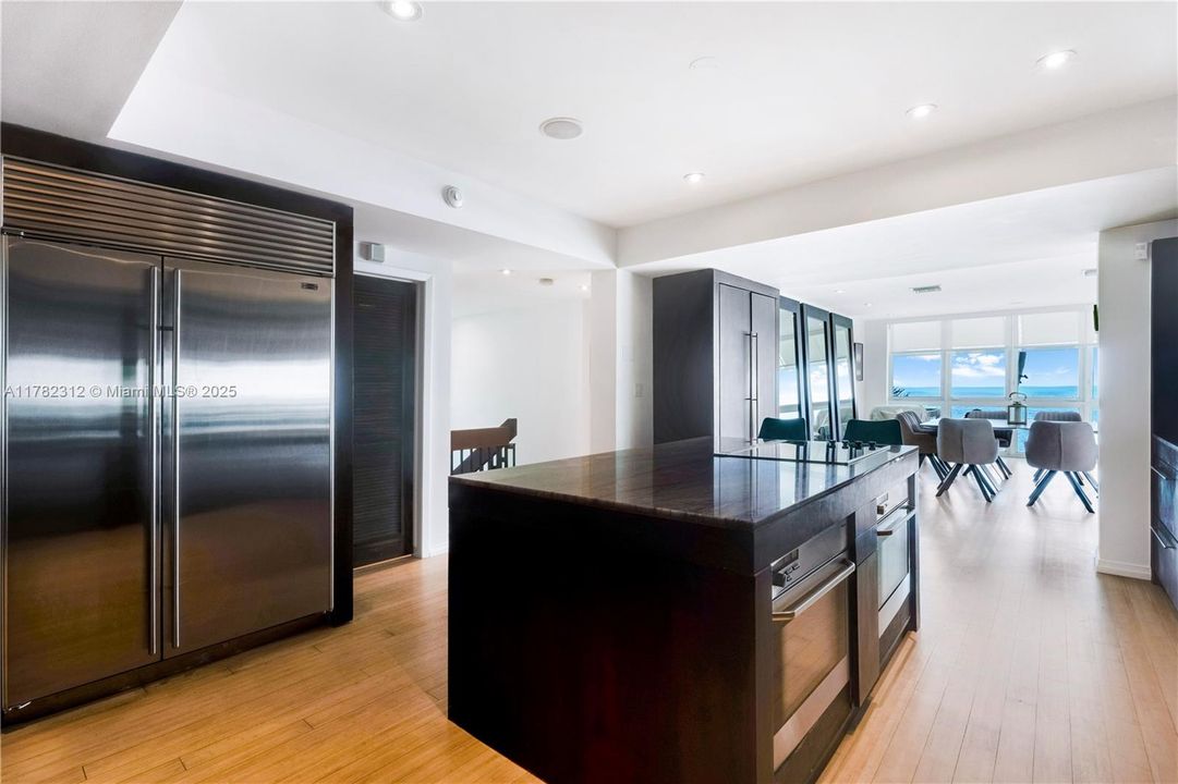 Vendido Recientemente: $19,000,000 (5 camas, 6 baños, 5226 Pies cuadrados)