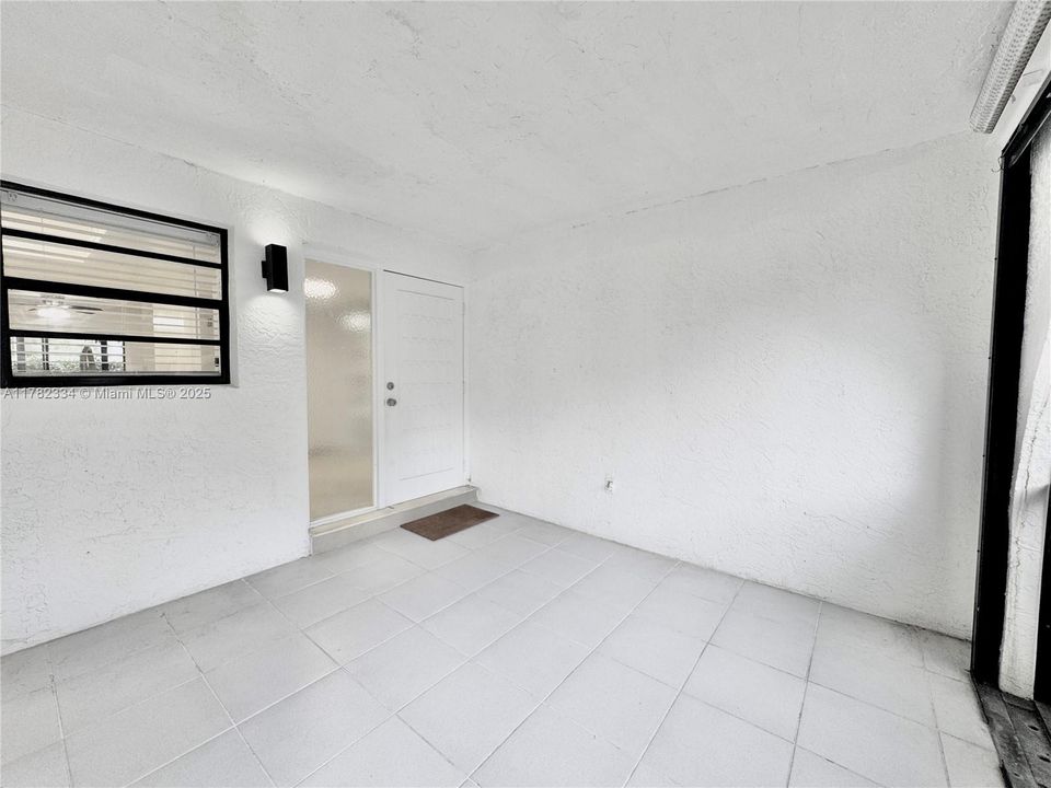 Recently Sold: $290,000 (2 beds, 2 baths, 1080 Square Feet)