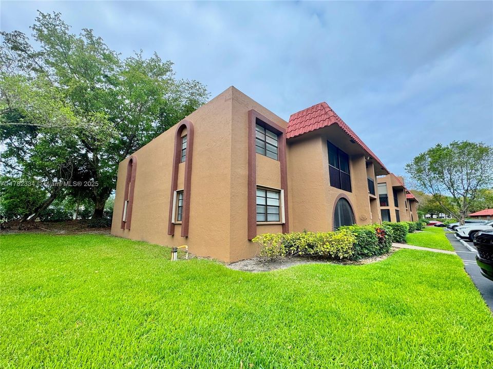 Recently Sold: $290,000 (2 beds, 2 baths, 1080 Square Feet)