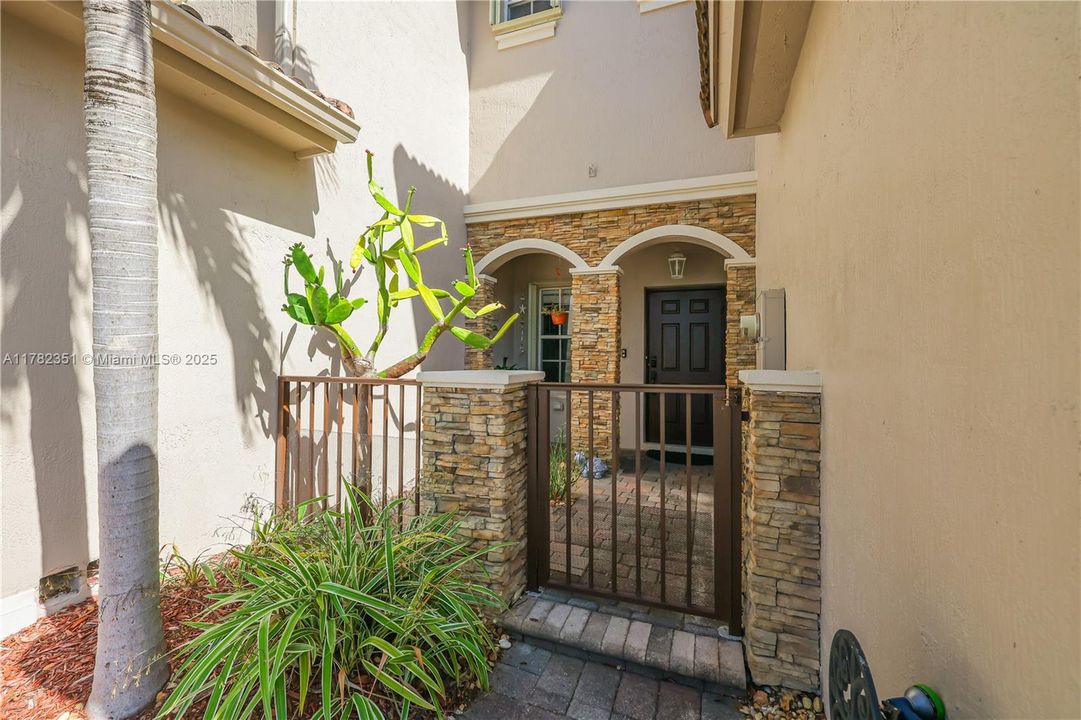 Недавно продано: $425,000 (2 спален, 2 ванн, 1282 Квадратных фут)