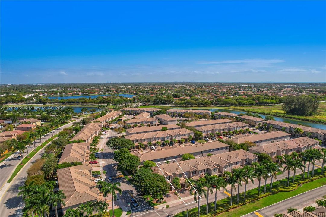 Недавно продано: $425,000 (2 спален, 2 ванн, 1282 Квадратных фут)