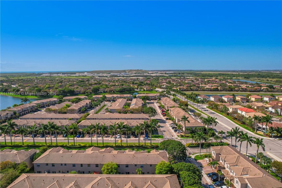 Недавно продано: $425,000 (2 спален, 2 ванн, 1282 Квадратных фут)