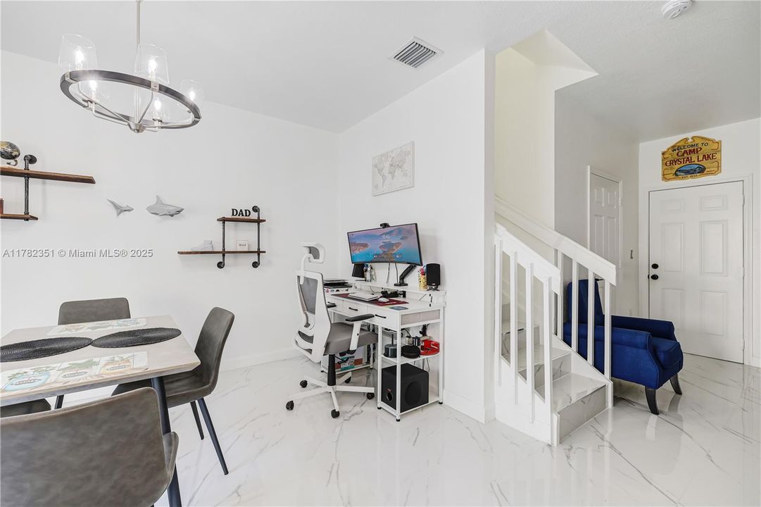 Недавно продано: $425,000 (2 спален, 2 ванн, 1282 Квадратных фут)