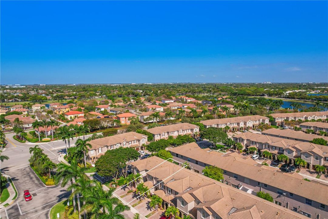 Недавно продано: $425,000 (2 спален, 2 ванн, 1282 Квадратных фут)