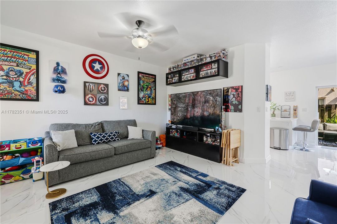 Недавно продано: $425,000 (2 спален, 2 ванн, 1282 Квадратных фут)