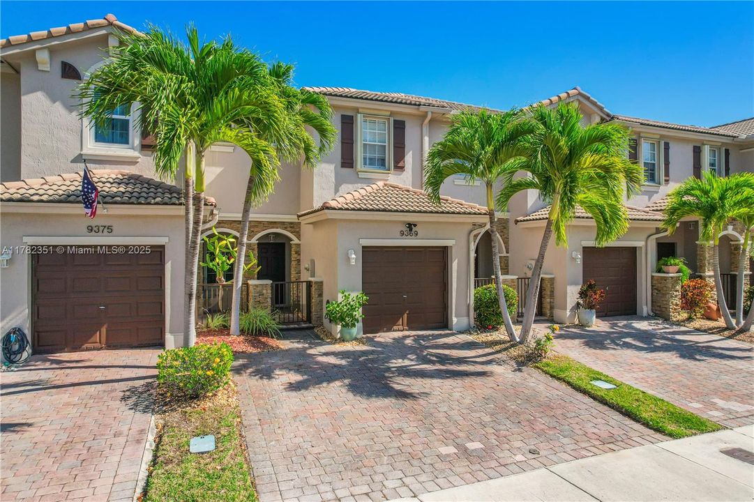 Недавно продано: $425,000 (2 спален, 2 ванн, 1282 Квадратных фут)