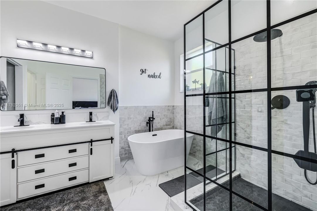 Недавно продано: $425,000 (2 спален, 2 ванн, 1282 Квадратных фут)