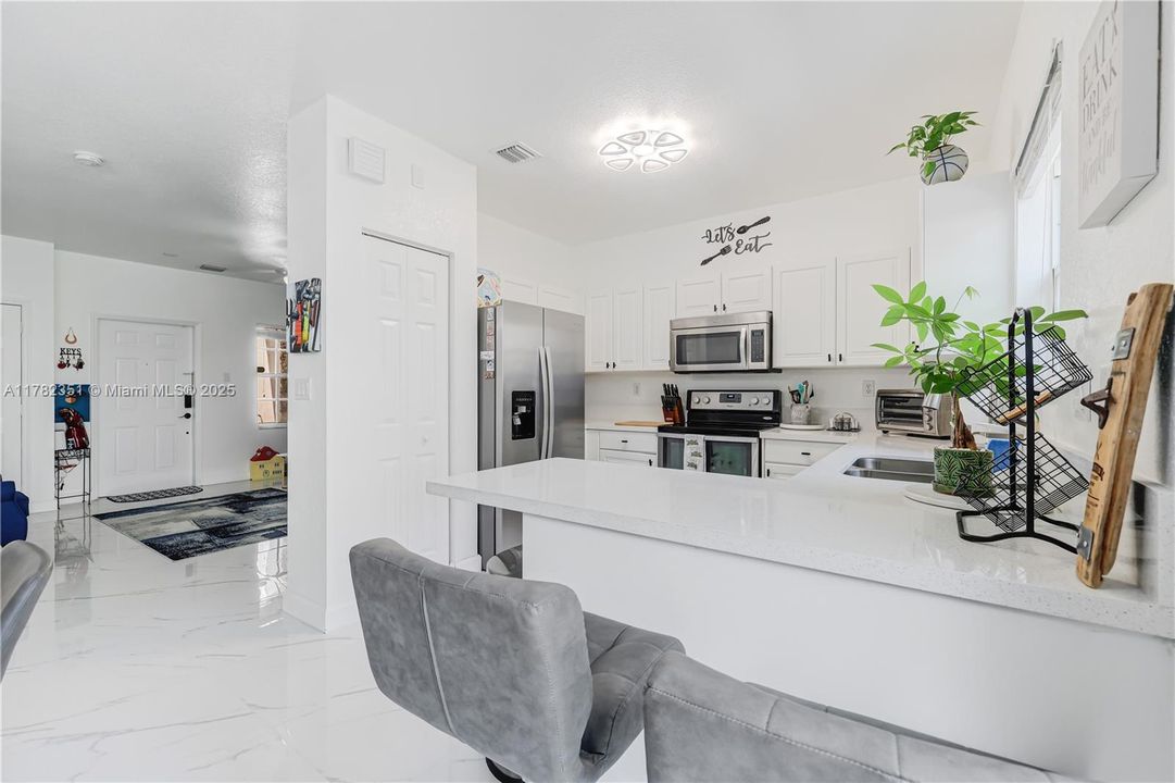 Недавно продано: $425,000 (2 спален, 2 ванн, 1282 Квадратных фут)