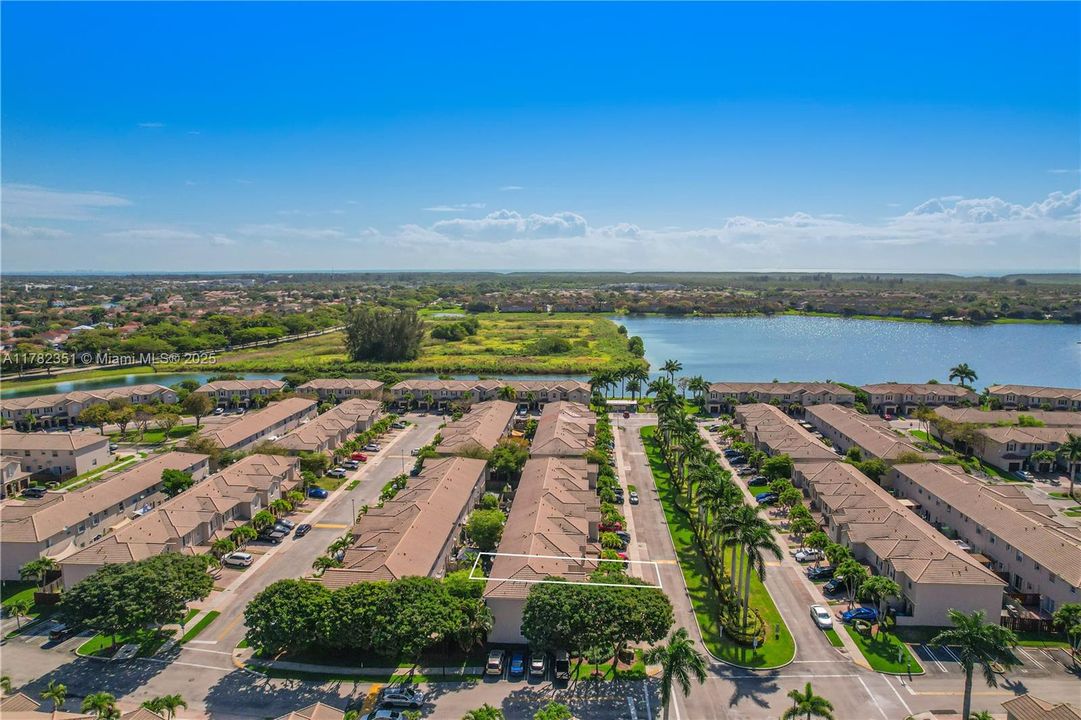 Недавно продано: $425,000 (2 спален, 2 ванн, 1282 Квадратных фут)