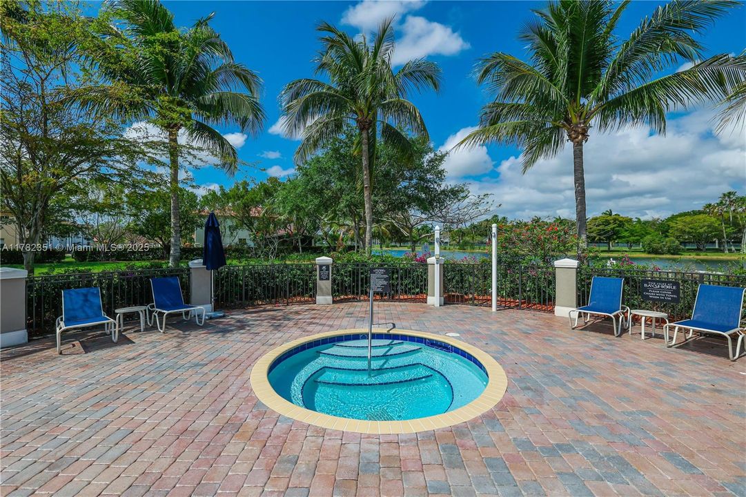 Недавно продано: $425,000 (2 спален, 2 ванн, 1282 Квадратных фут)