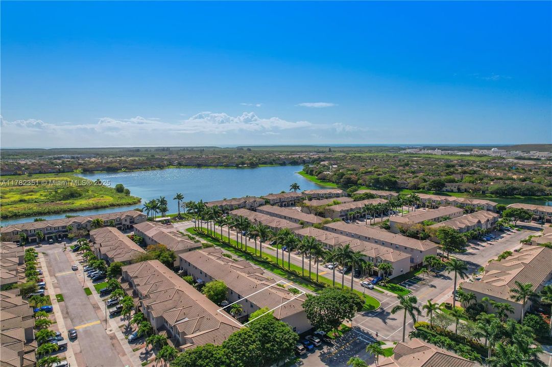 Недавно продано: $425,000 (2 спален, 2 ванн, 1282 Квадратных фут)