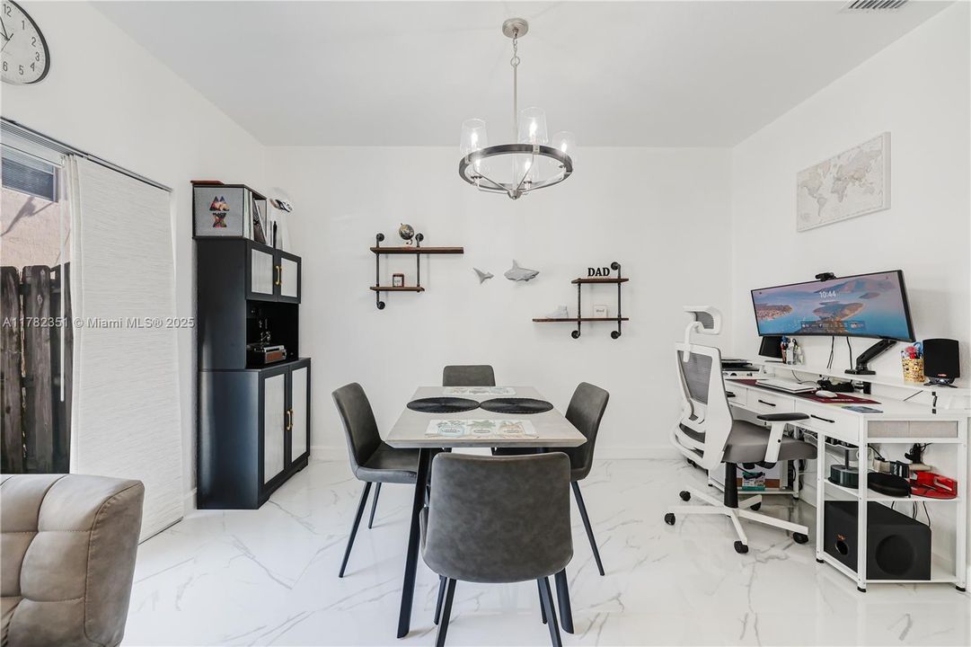 Недавно продано: $425,000 (2 спален, 2 ванн, 1282 Квадратных фут)