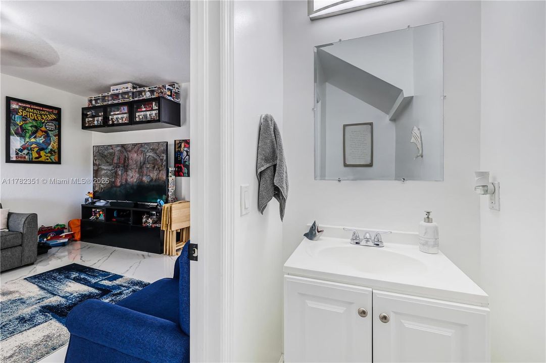 Недавно продано: $425,000 (2 спален, 2 ванн, 1282 Квадратных фут)