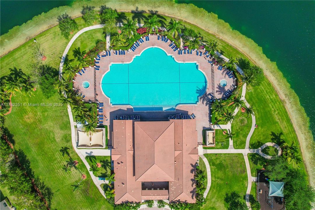 Недавно продано: $425,000 (2 спален, 2 ванн, 1282 Квадратных фут)