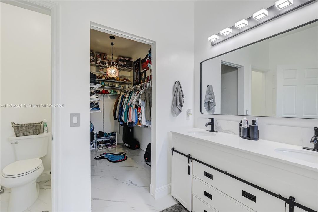 Недавно продано: $425,000 (2 спален, 2 ванн, 1282 Квадратных фут)