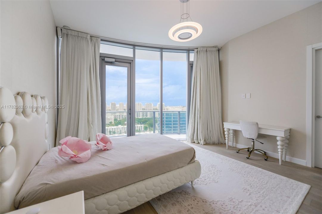 На продажу: $2,950,000 (2 спален, 3 ванн, 2070 Квадратных фут)