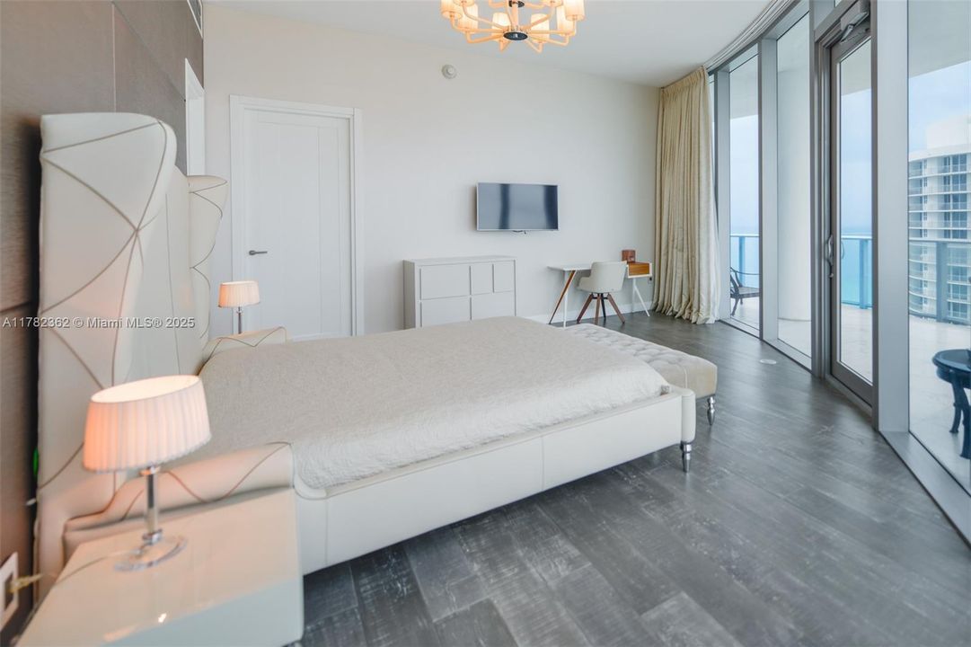 На продажу: $2,950,000 (2 спален, 3 ванн, 2070 Квадратных фут)