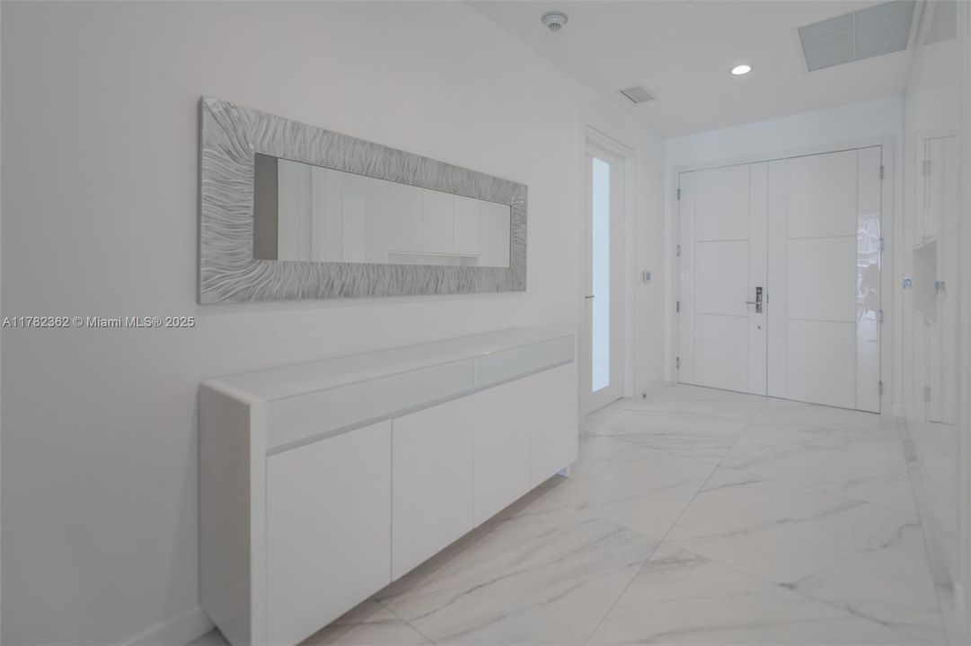 На продажу: $2,950,000 (2 спален, 3 ванн, 2070 Квадратных фут)