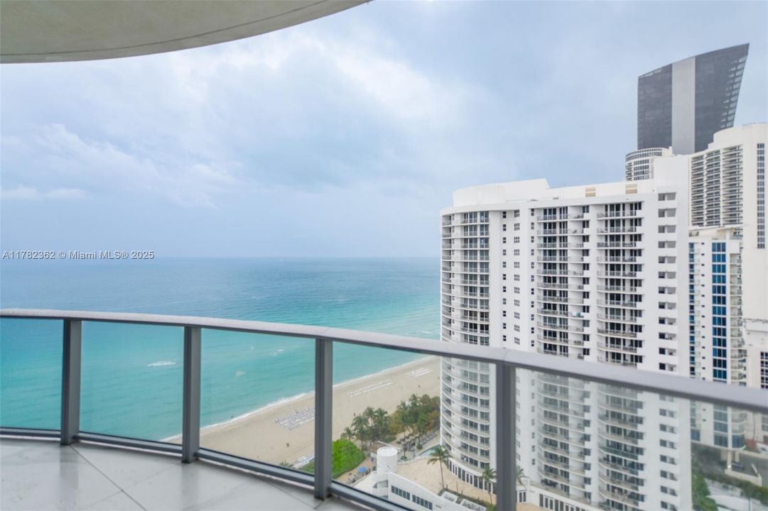 На продажу: $2,950,000 (2 спален, 3 ванн, 2070 Квадратных фут)