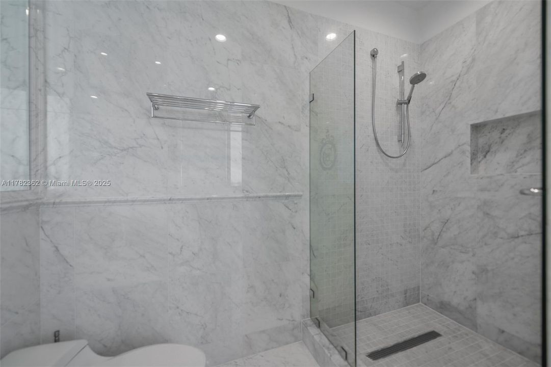 На продажу: $2,950,000 (2 спален, 3 ванн, 2070 Квадратных фут)