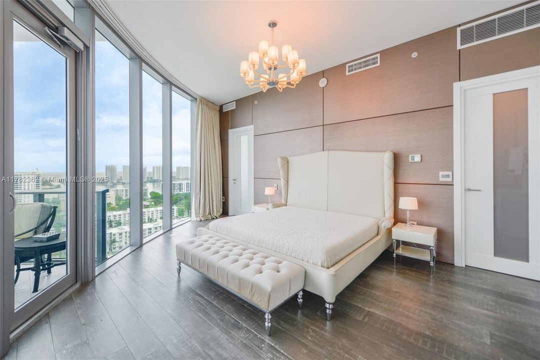 На продажу: $2,950,000 (2 спален, 3 ванн, 2070 Квадратных фут)