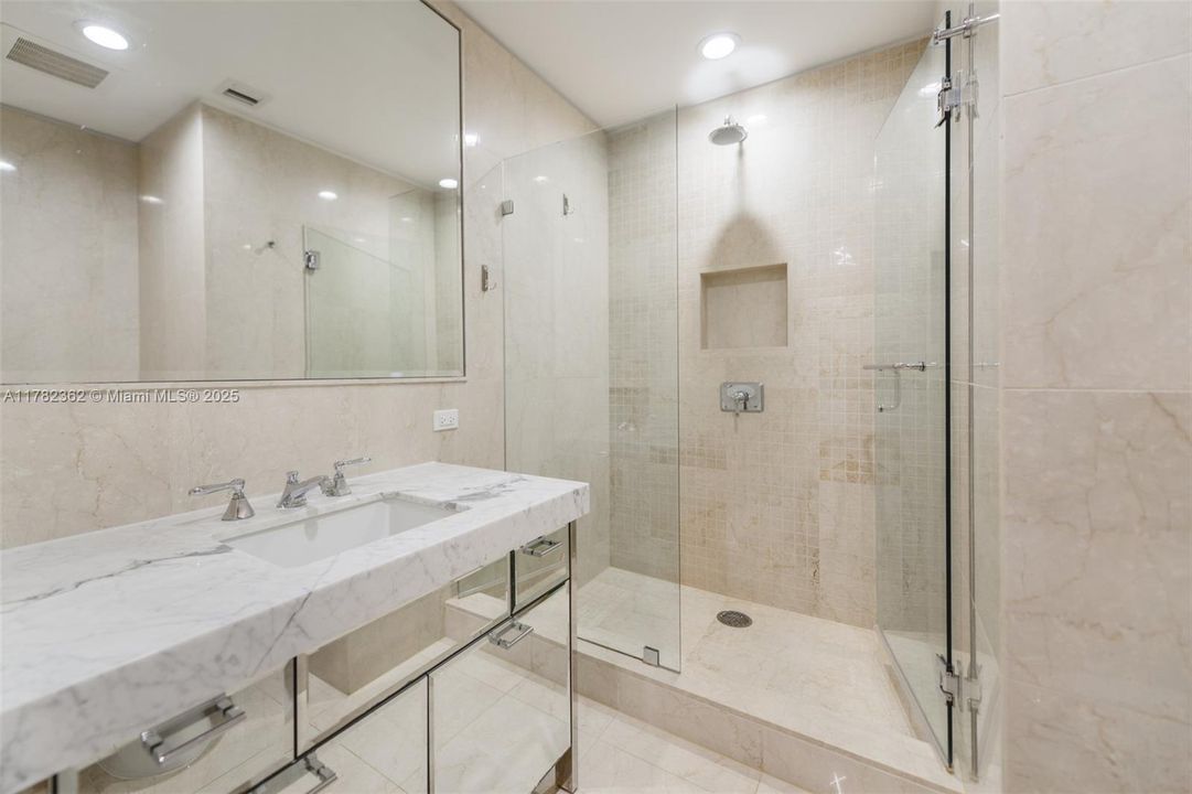 На продажу: $2,950,000 (2 спален, 3 ванн, 2070 Квадратных фут)