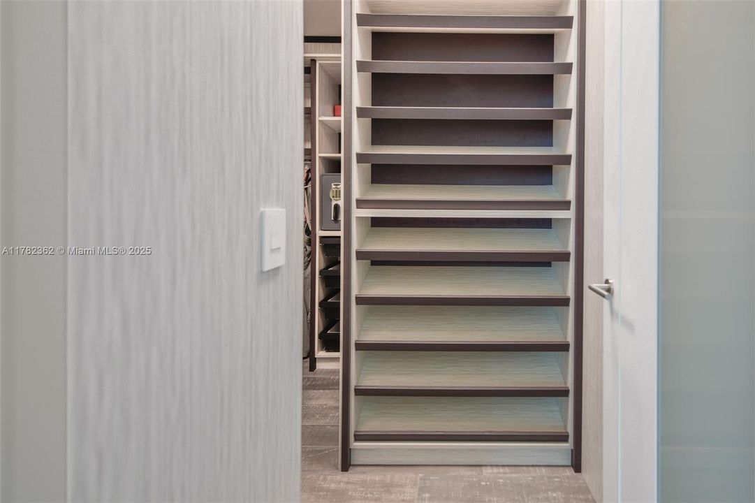 На продажу: $2,950,000 (2 спален, 3 ванн, 2070 Квадратных фут)