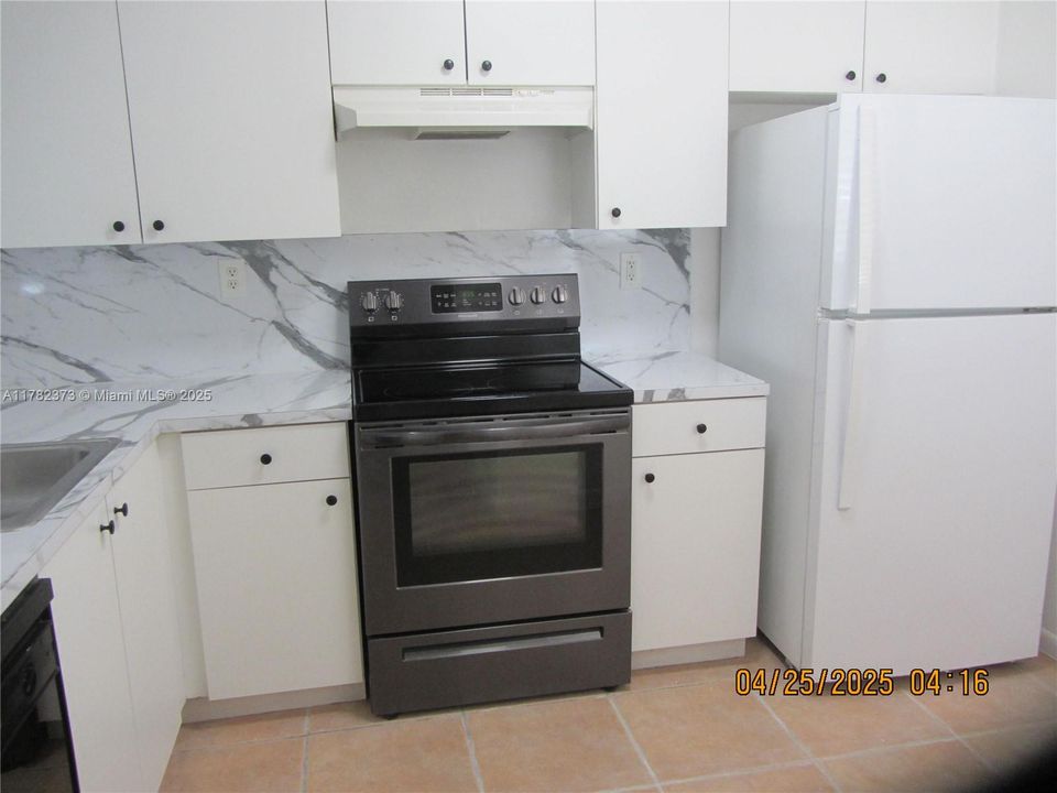 Недавно продано: $270,000 (2 спален, 2 ванн, 1010 Квадратных фут)