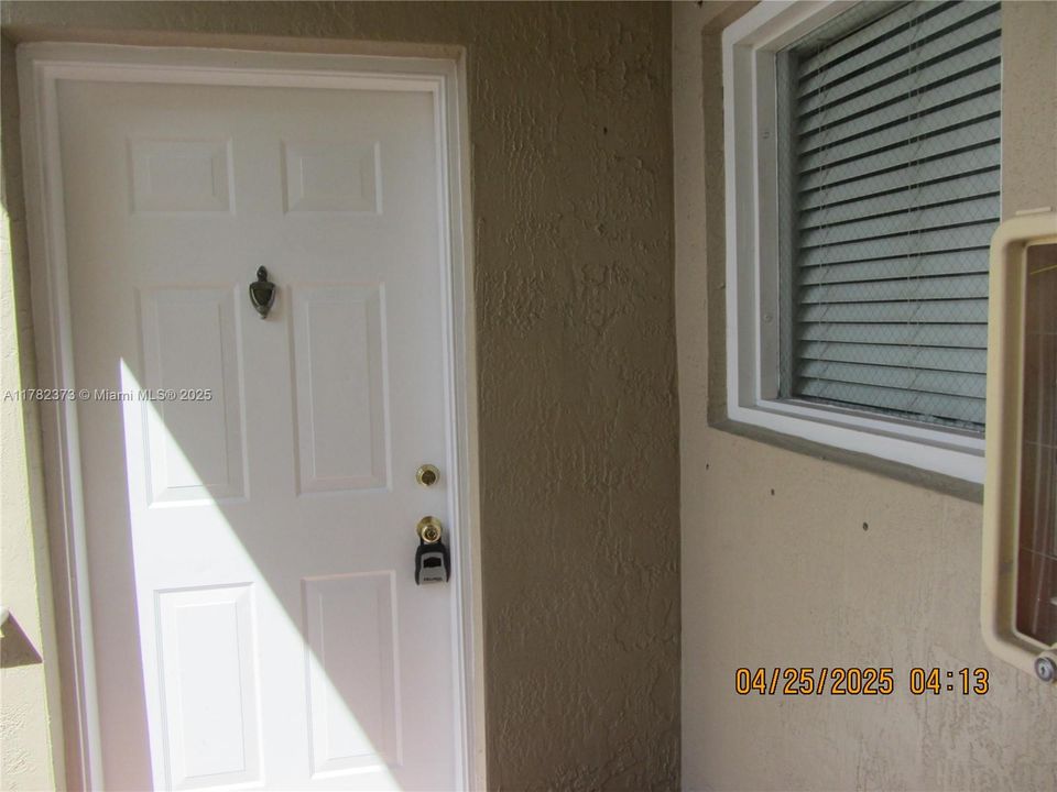 Недавно продано: $270,000 (2 спален, 2 ванн, 1010 Квадратных фут)