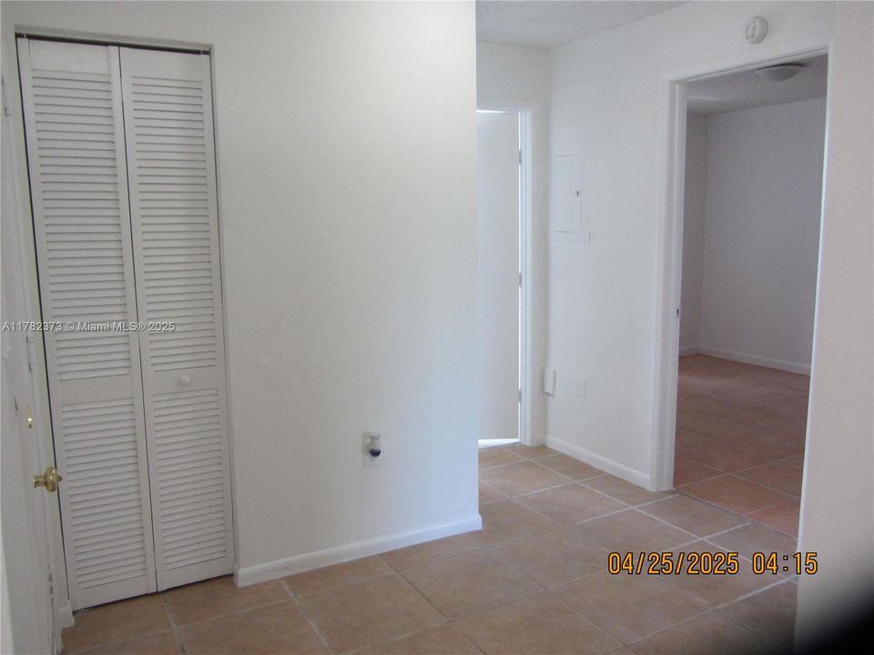 Недавно продано: $270,000 (2 спален, 2 ванн, 1010 Квадратных фут)