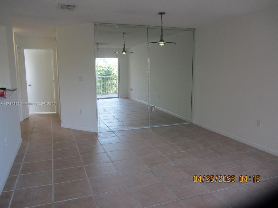 Недавно продано: $270,000 (2 спален, 2 ванн, 1010 Квадратных фут)